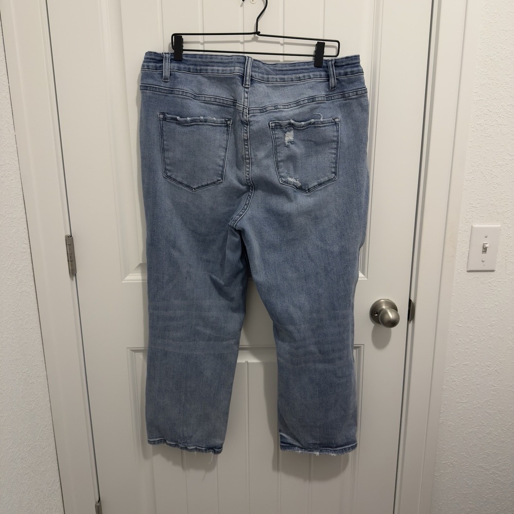 Vervet Los Angeles Distressed Straight Leg Jeans Light Wash Plus Size 18 - Picture 2 of 6